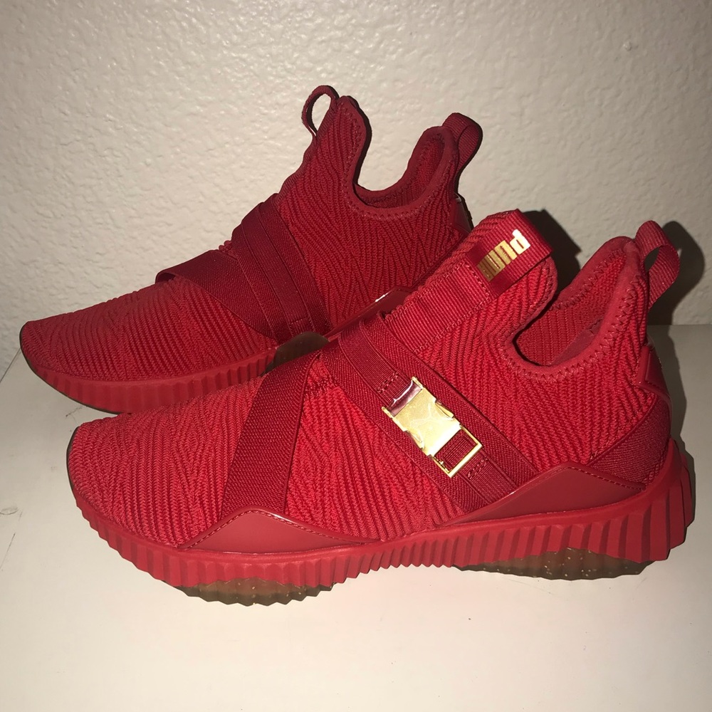 Defy Varsity Mid Women’s Sneaker Puma Red